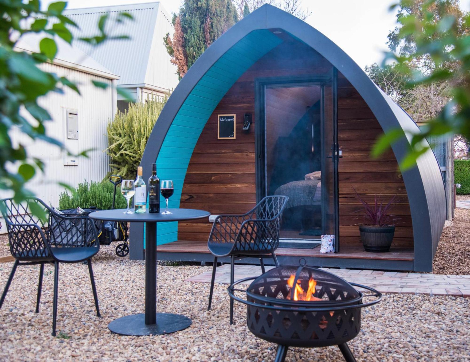 Bed and Breakfast Jen'S Garden Pods Гриффит Экстерьер фото